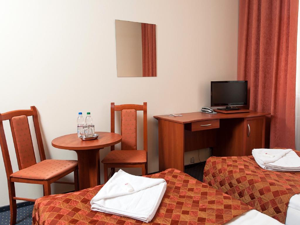 Hotel Arkadia Legnica Quarto foto