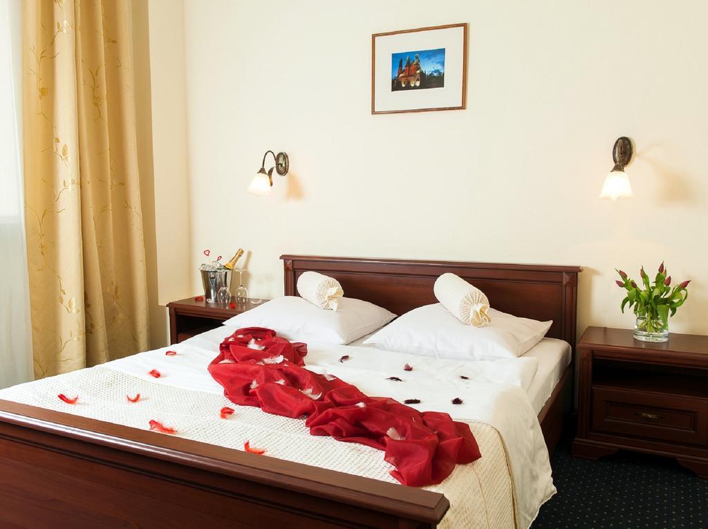 Hotel Arkadia Legnica Quarto foto