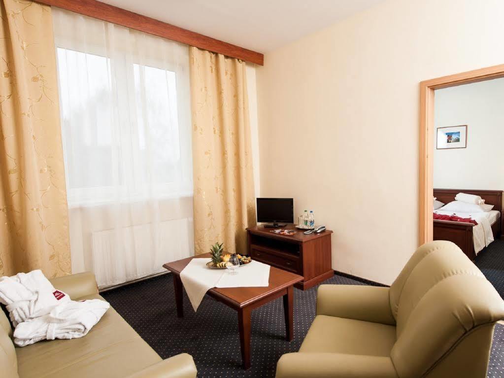 Hotel Arkadia Legnica Exterior foto
